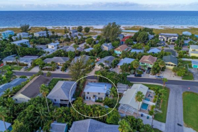 Single Family home with old Florida Charm only 3 minute walk to Bean Point